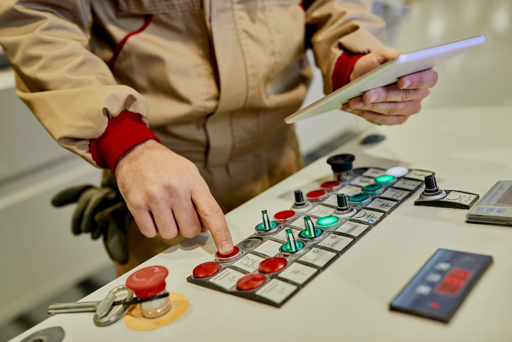 How to Find the Right Electrical Component Manufacturer for Your Business